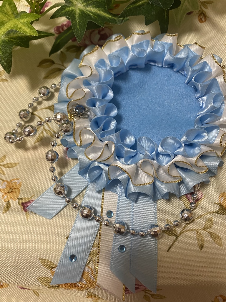 キング&クイーン 水色 ロゼット 缶バッジ