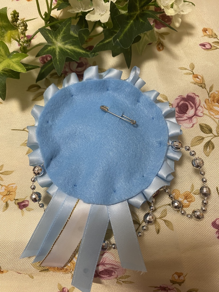 キング&クイーン 水色 ロゼット 缶バッジ