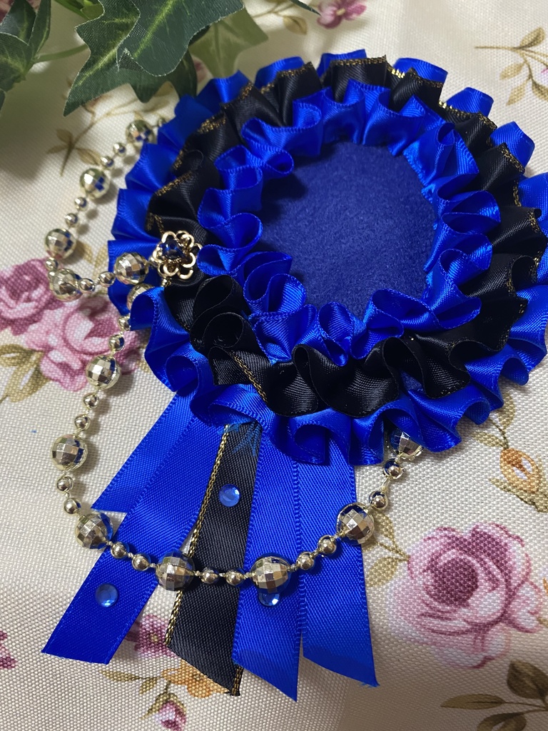 キング&クイーン 青 ロゼット 缶バッジ