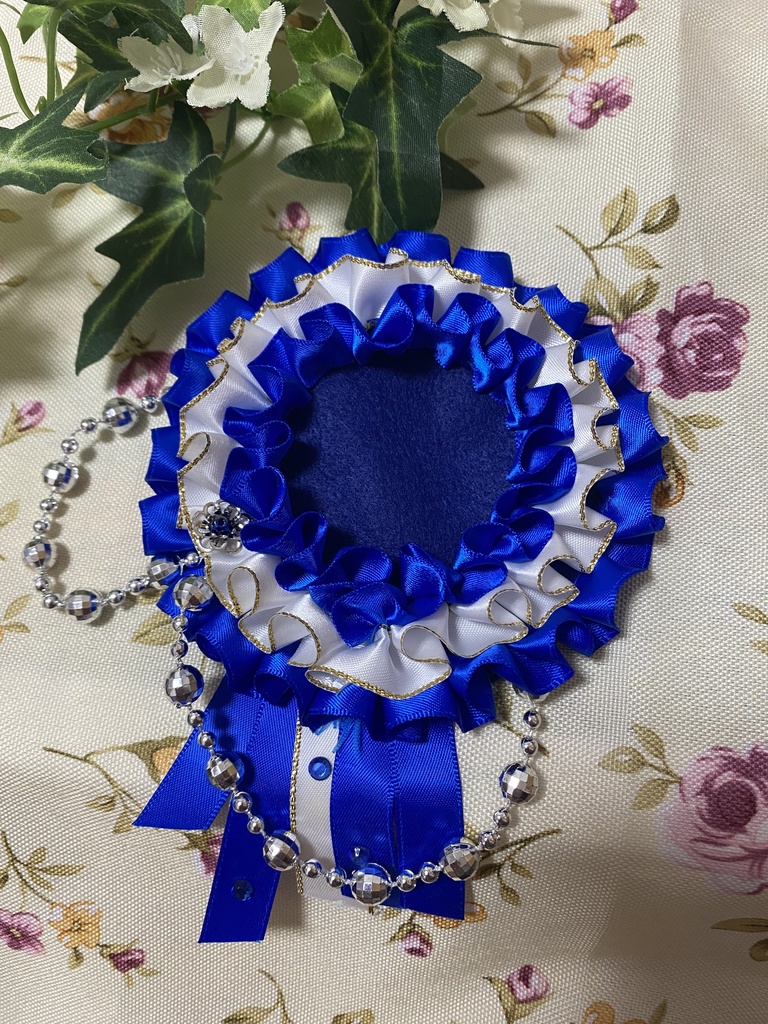 キング&クイーン 青 ロゼット 缶バッジ