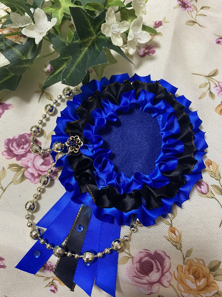 キング&クイーン 青 ロゼット 缶バッジ