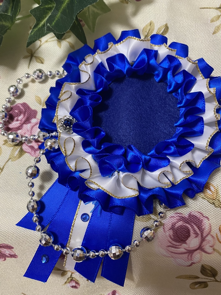 キング&クイーン 青 ロゼット 缶バッジ