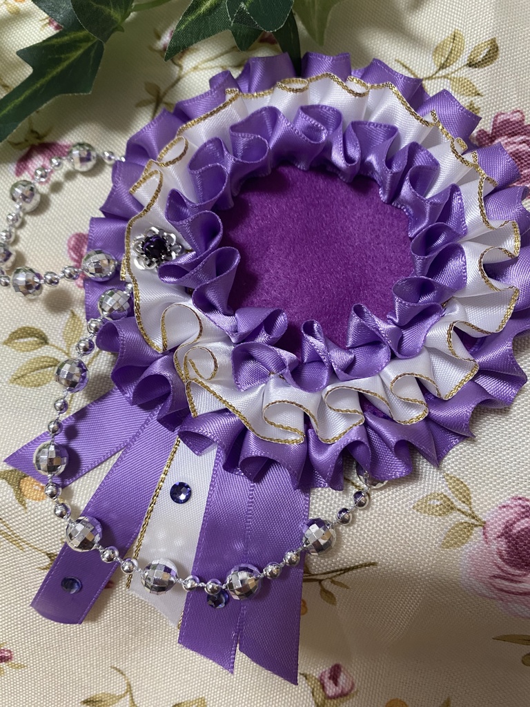 キング&クイーン 紫 ロゼット 缶バッジ