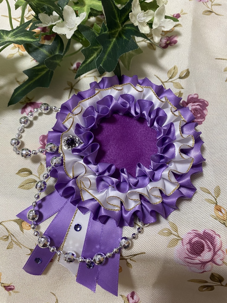 キング&クイーン 紫 ロゼット 缶バッジ