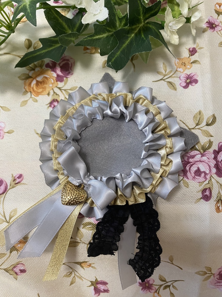 ネコミミロゼット 缶バッジ 灰