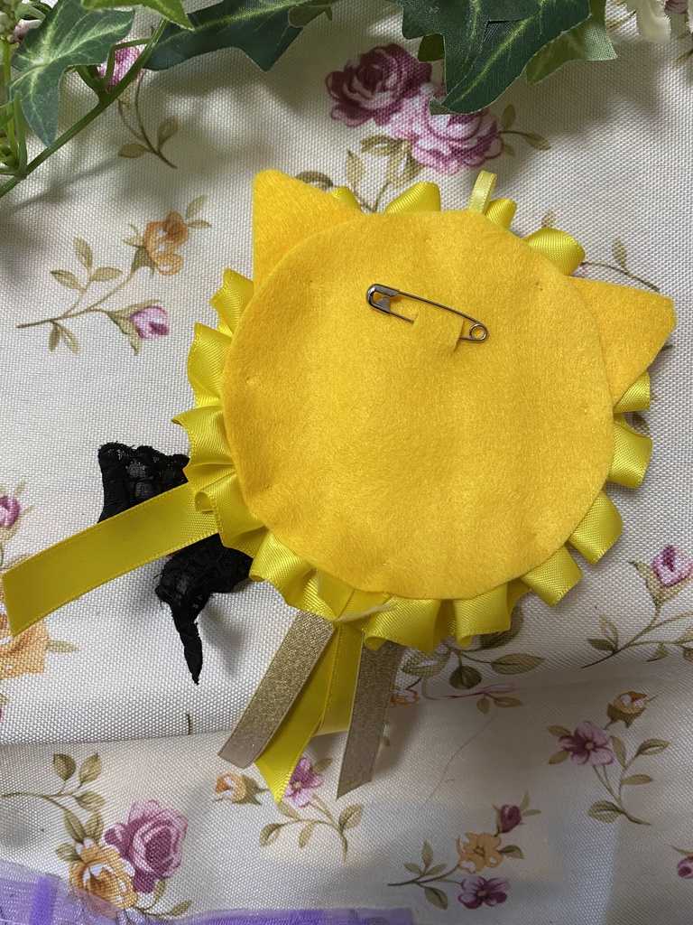 ネコミミロゼット 缶バッジ 黄色