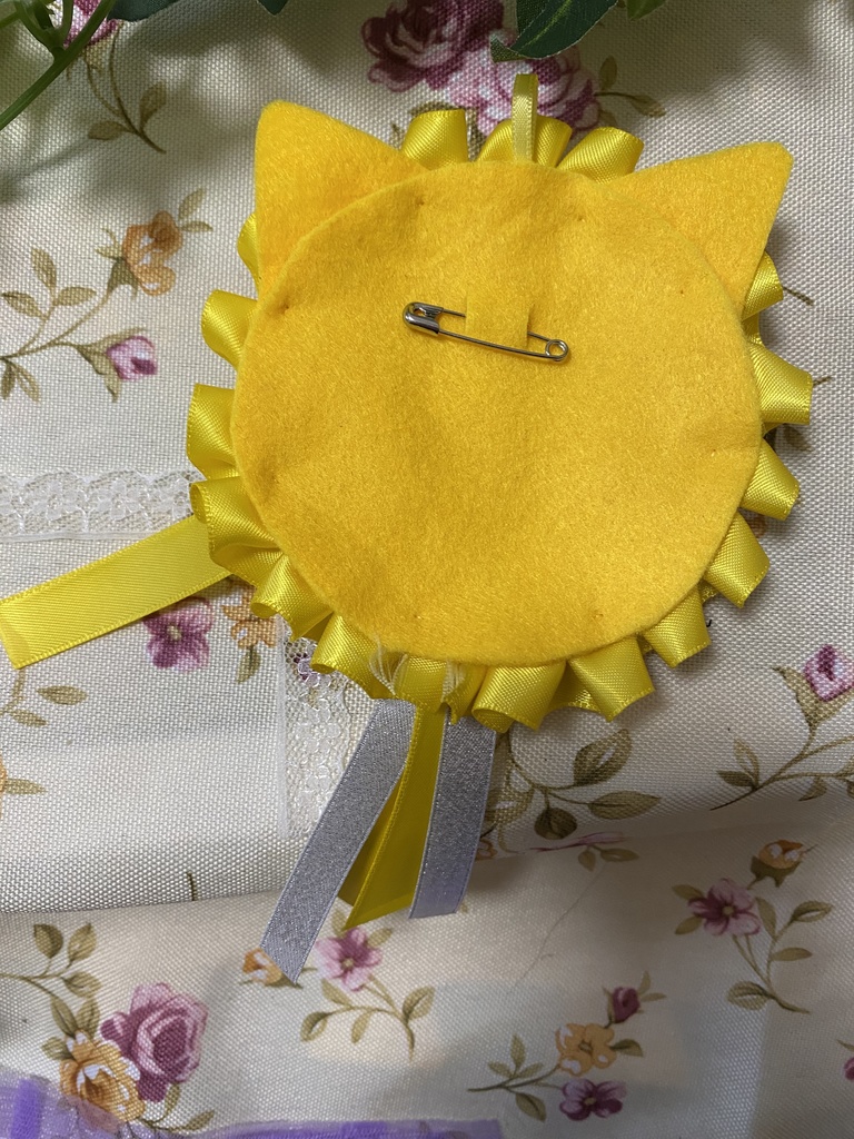 ネコミミロゼット 缶バッジ 黄色