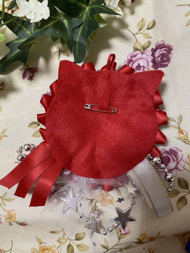 アーチ ネコミミロゼット 缶バッジ 赤