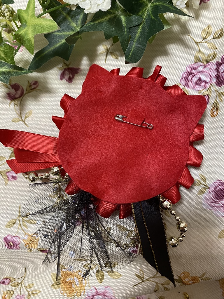 アーチ ネコミミロゼット 缶バッジ 赤