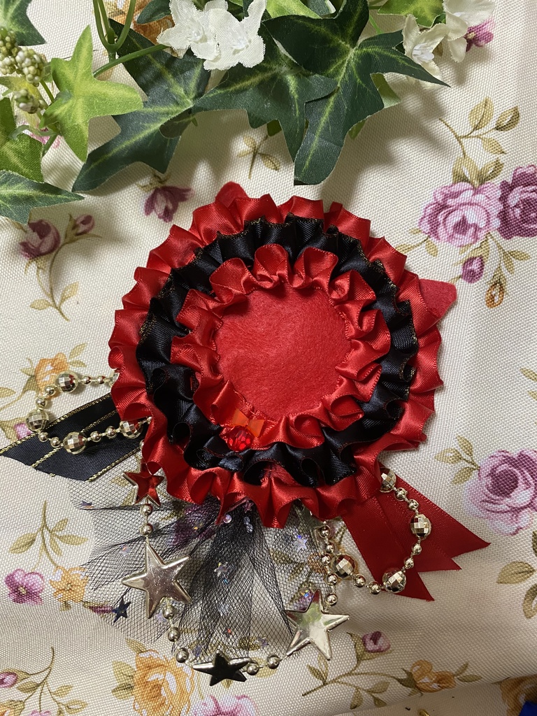 アーチ ネコミミロゼット 缶バッジ 赤