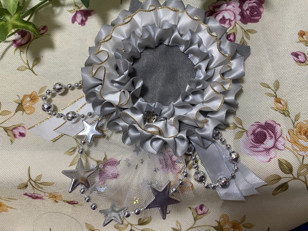 アーチ ネコミミロゼット 缶バッジ 灰