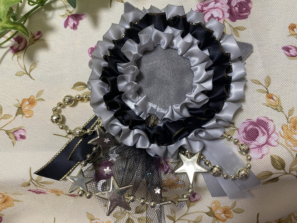 アーチ ネコミミロゼット 缶バッジ 灰