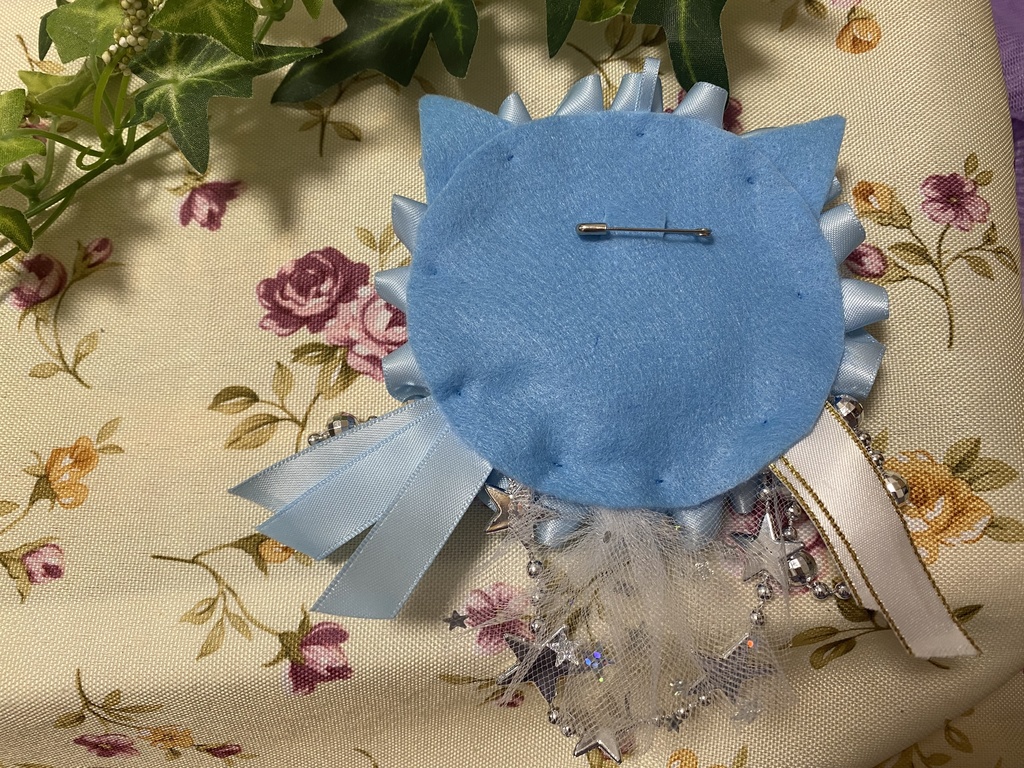 アーチ ネコミミロゼット 缶バッジ 水色