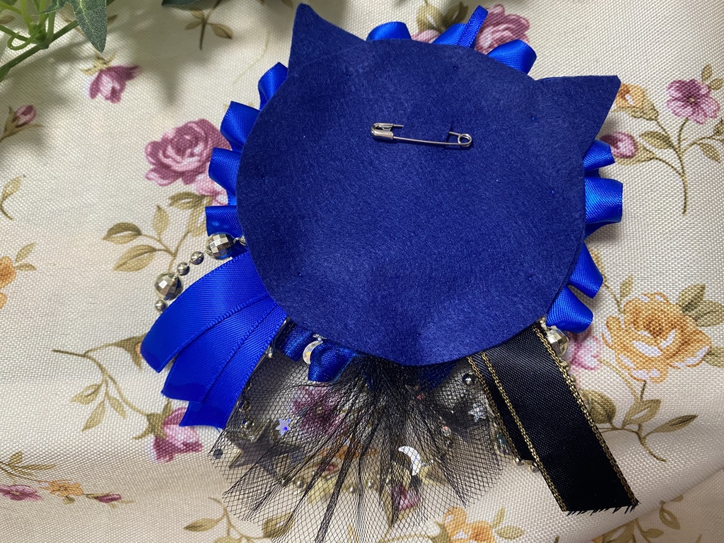 アーチ ネコミミロゼット 缶バッジ 青