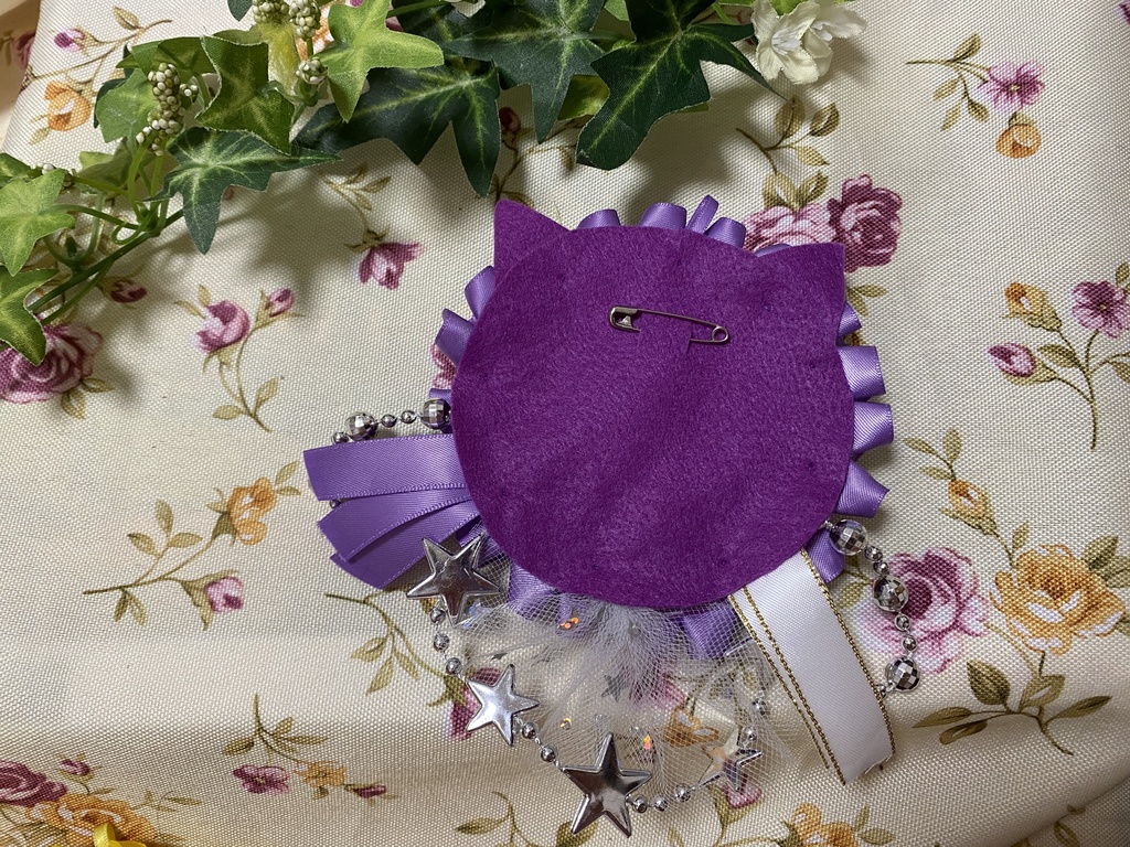 アーチ ネコミミロゼット 缶バッジ 紫