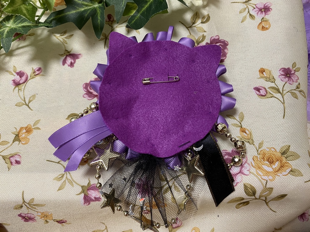 アーチ ネコミミロゼット 缶バッジ 紫