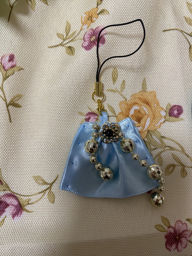 ロゼット ストラップ イヤリング 水色