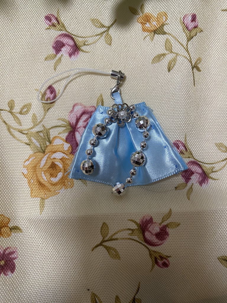 ロゼット ストラップ イヤリング 水色