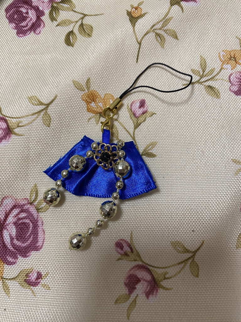 ロゼット ストラップ イヤリング 青