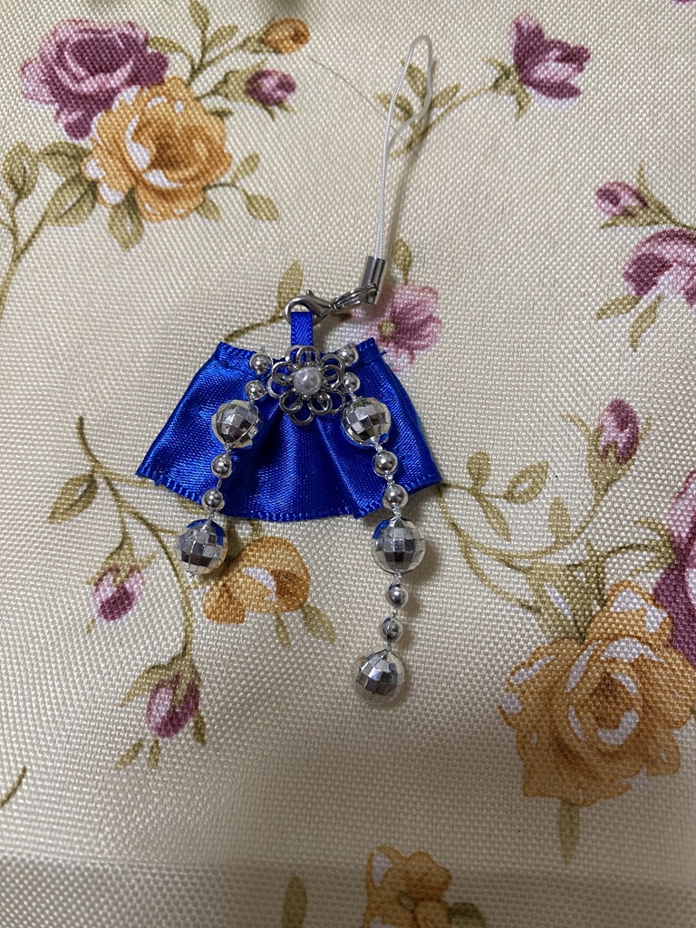 ロゼット ストラップ イヤリング 青