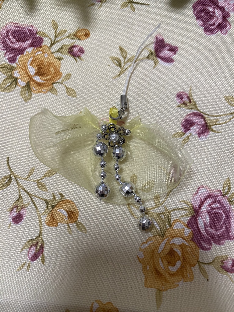 ロゼット ストラップ イヤリング 黄色