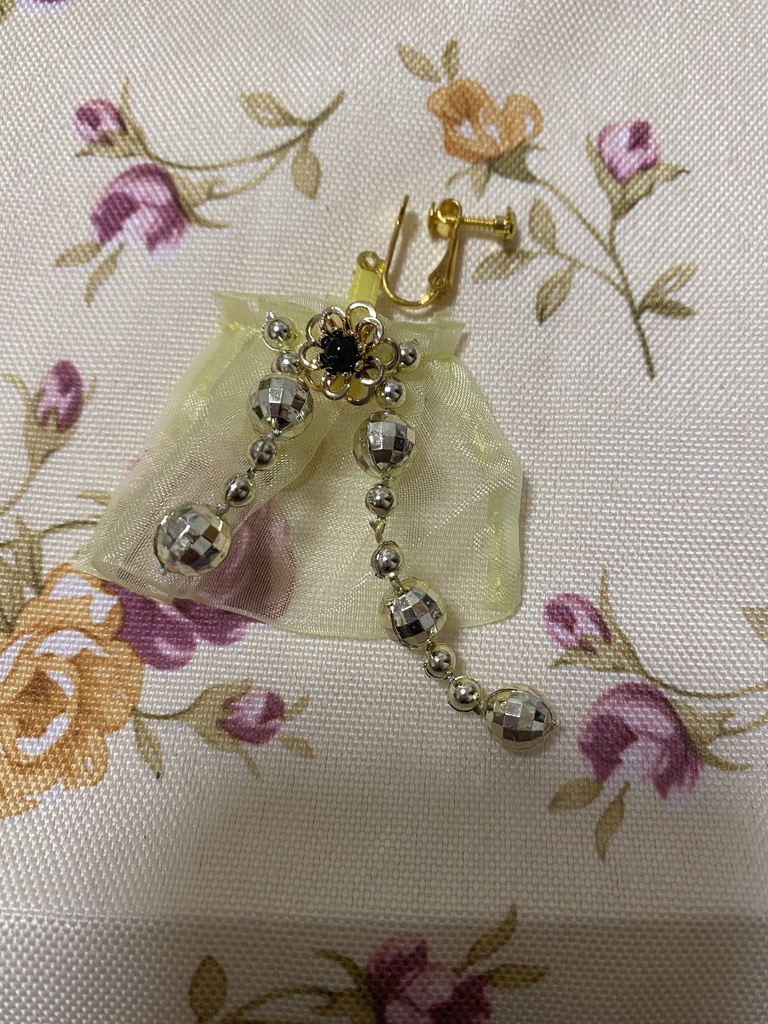 ロゼット ストラップ イヤリング 黄色