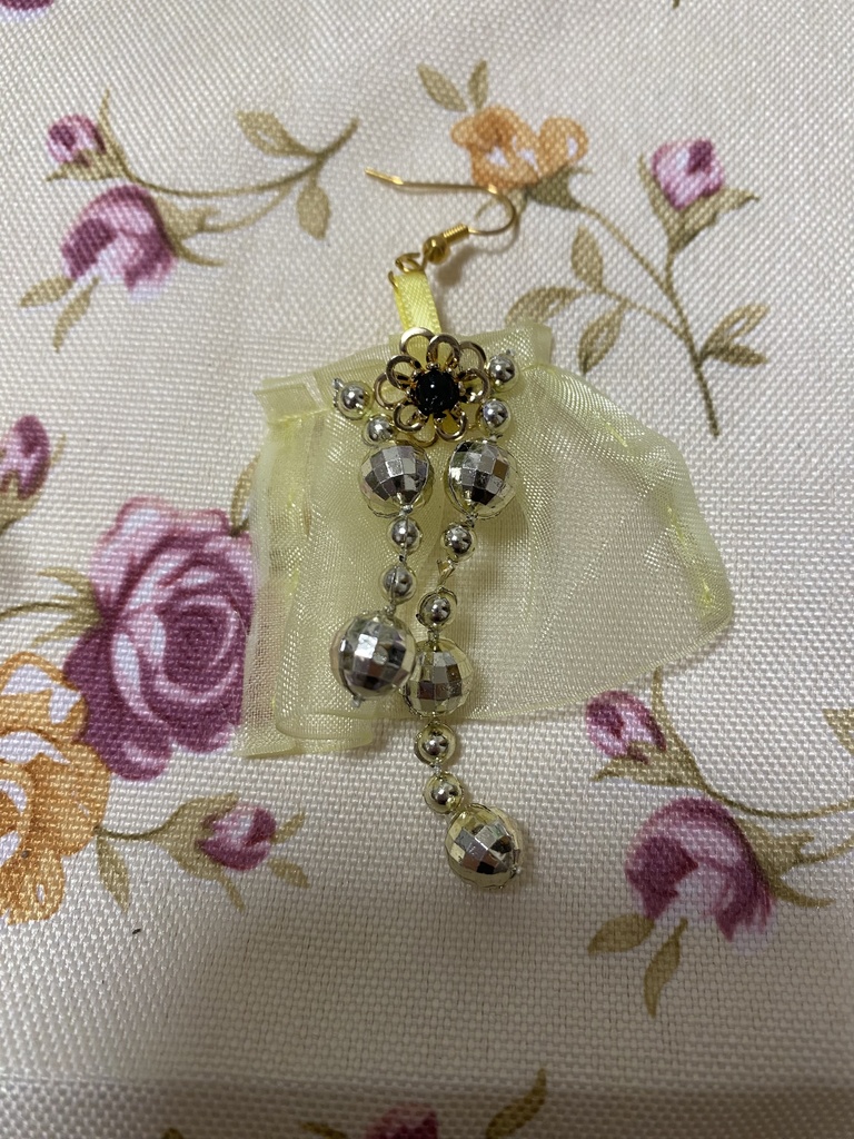 ロゼット ストラップ イヤリング 黄色