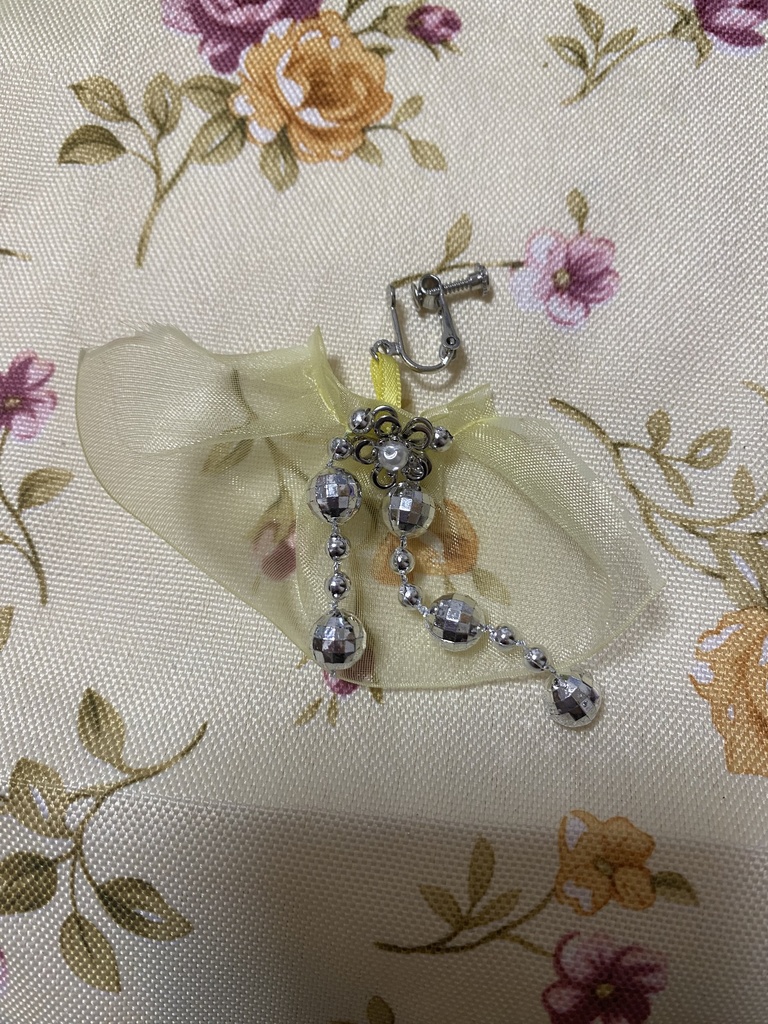 ロゼット ストラップ イヤリング 黄色