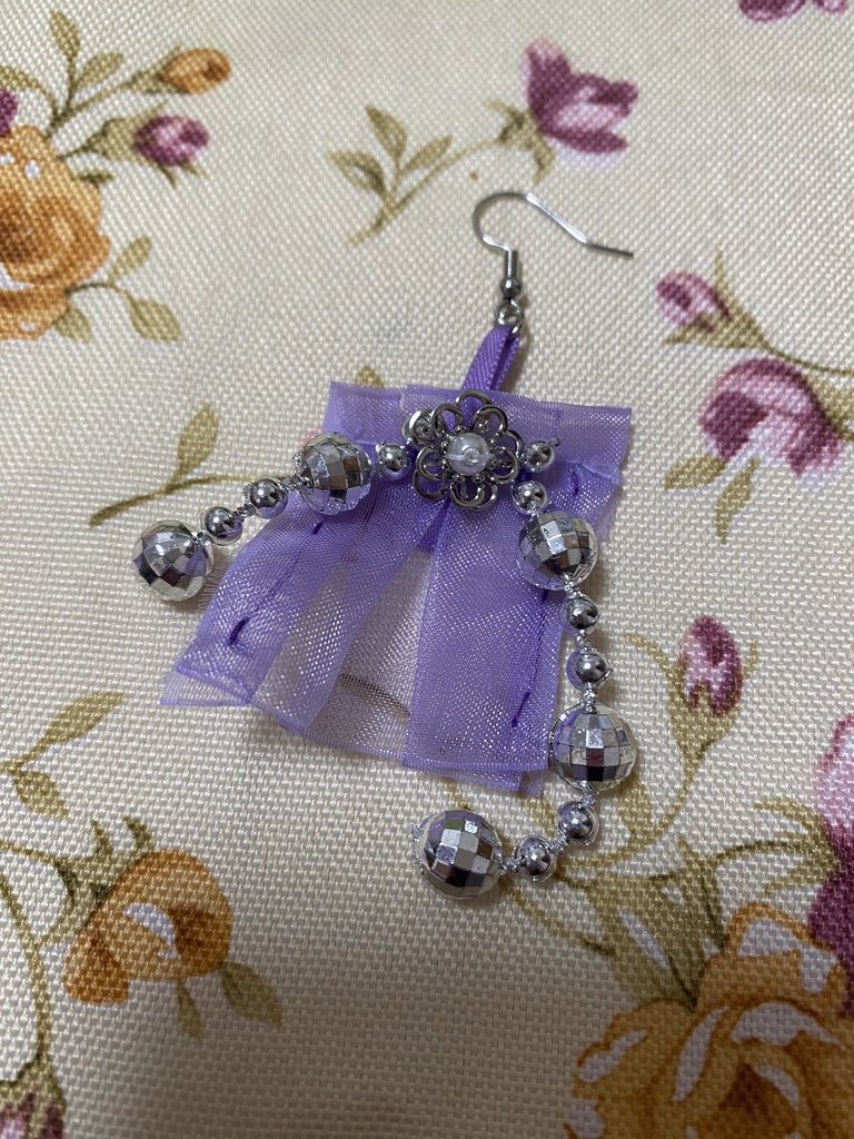 ロゼット ストラップ イヤリング 紫