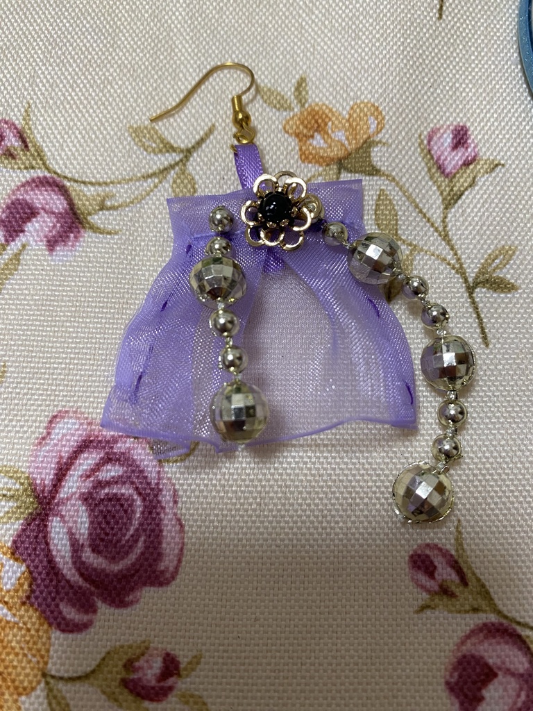 ロゼット ストラップ イヤリング 紫