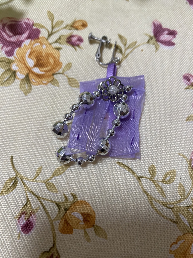 ロゼット ストラップ イヤリング 紫