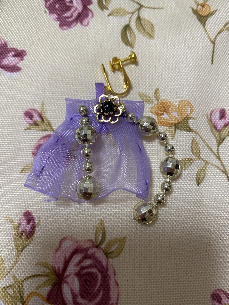 ロゼット ストラップ イヤリング 紫