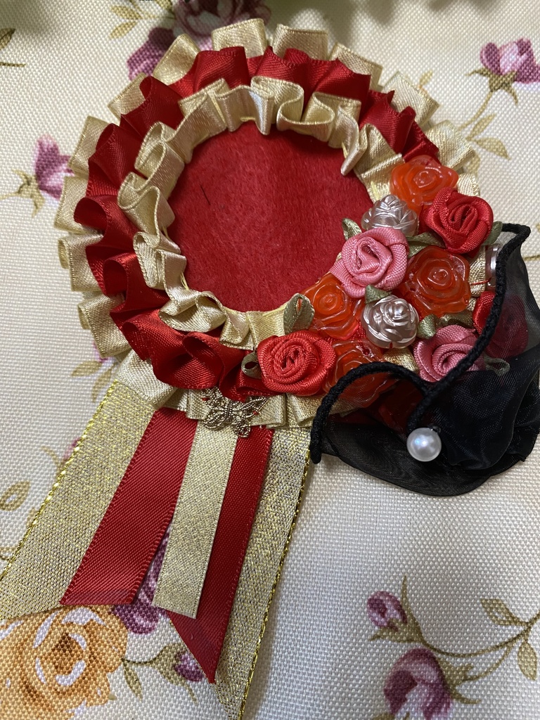 ローズブーケ ロゼット 缶バッジ 赤