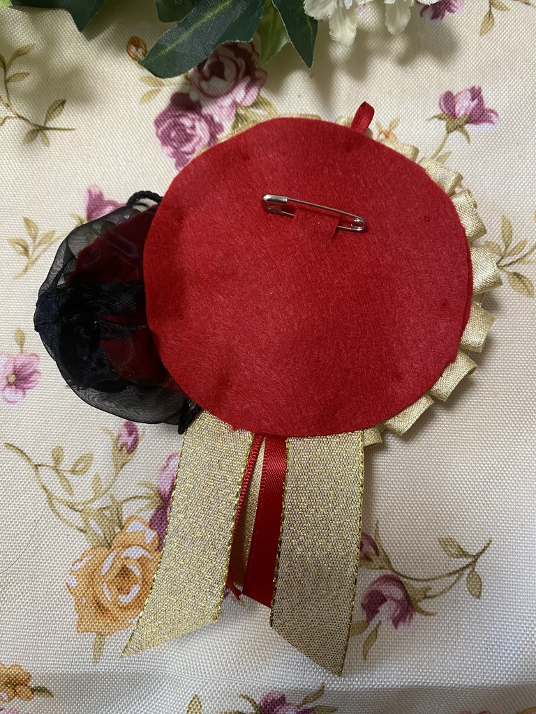 ローズブーケ ロゼット 缶バッジ 赤