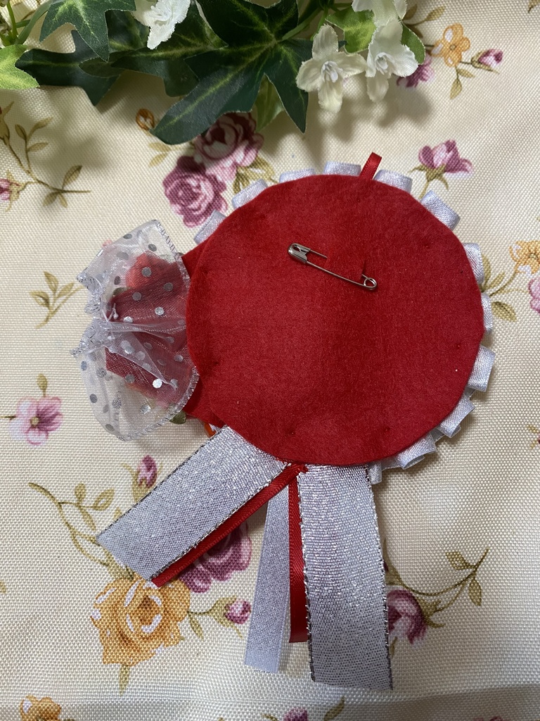 ローズブーケ ロゼット 缶バッジ 赤