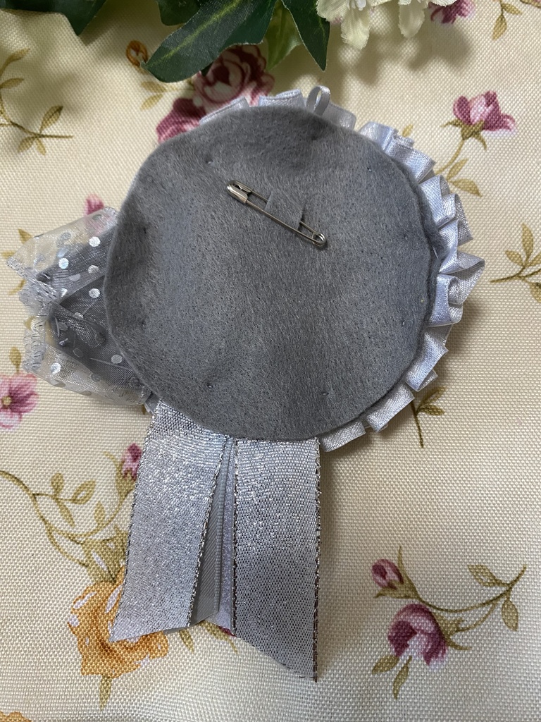 ローズブーケ ロゼット 缶バッジ 灰