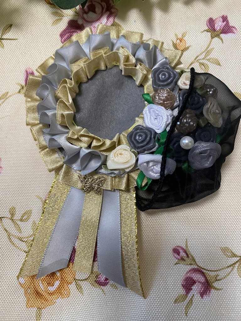 ローズブーケ ロゼット 缶バッジ 灰