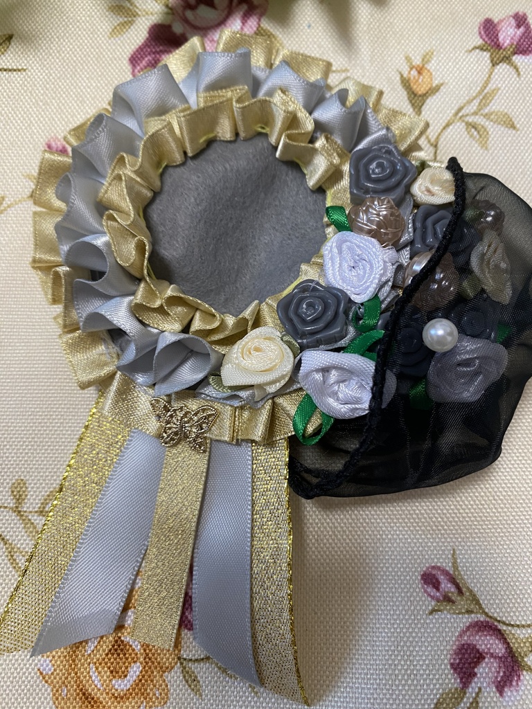 ローズブーケ ロゼット 缶バッジ 灰