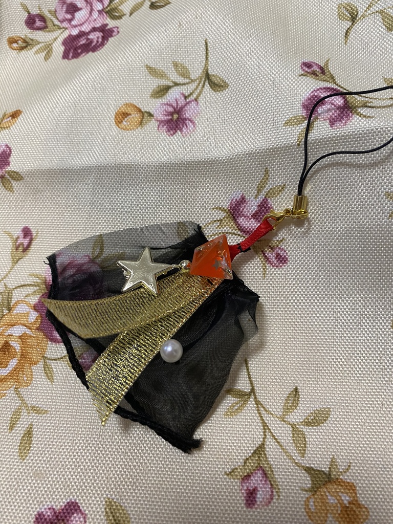 チュールトライアングルレジン 赤