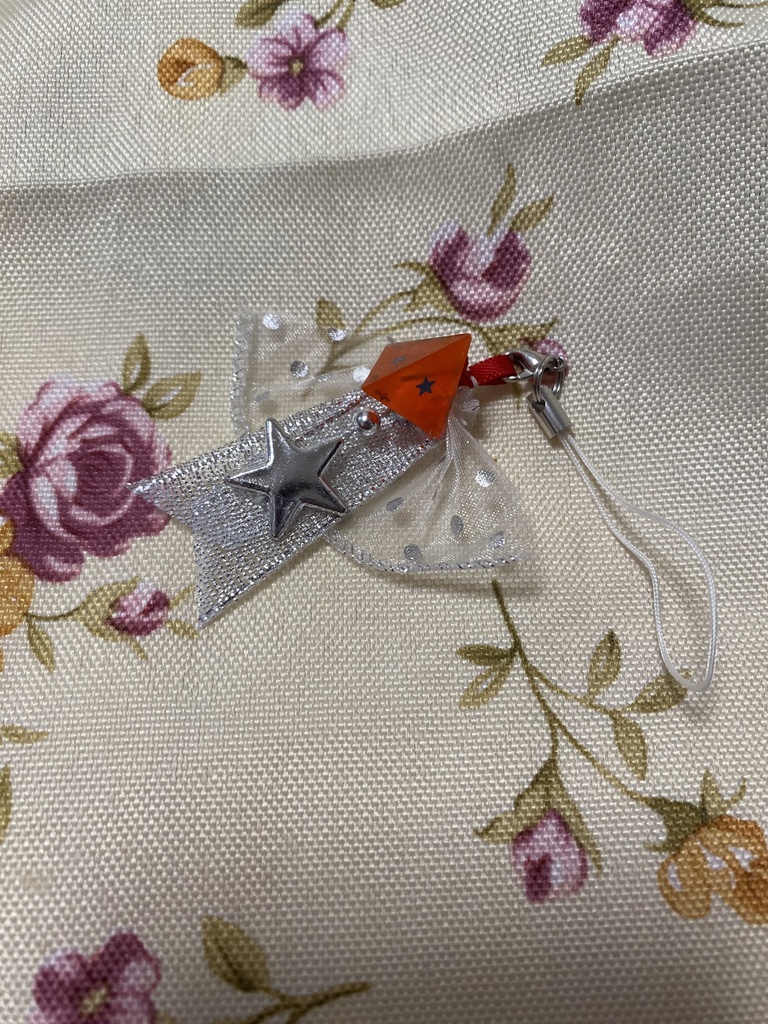 チュールトライアングルレジン 赤