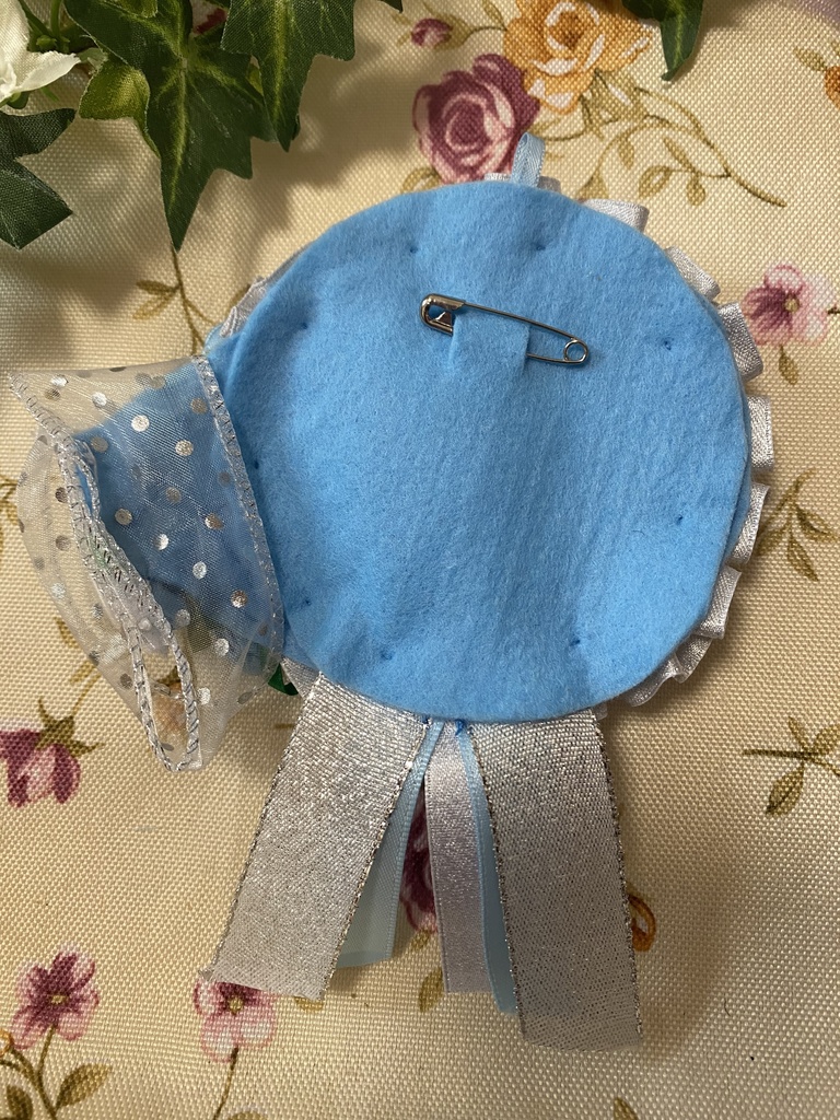 ローズブーケ ロゼット 缶バッジ 水色