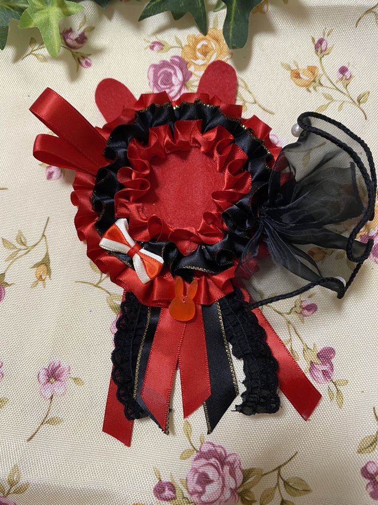 ウサミミロゼット 缶バッジ 赤