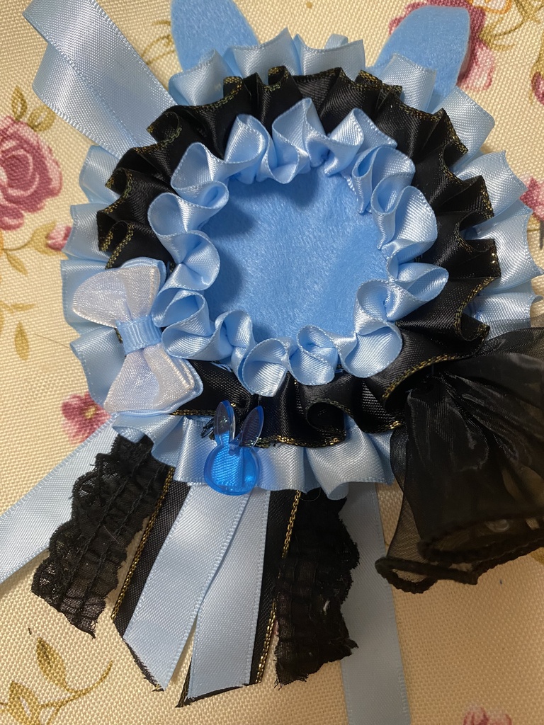 ウサミミロゼット 缶バッジ 水色