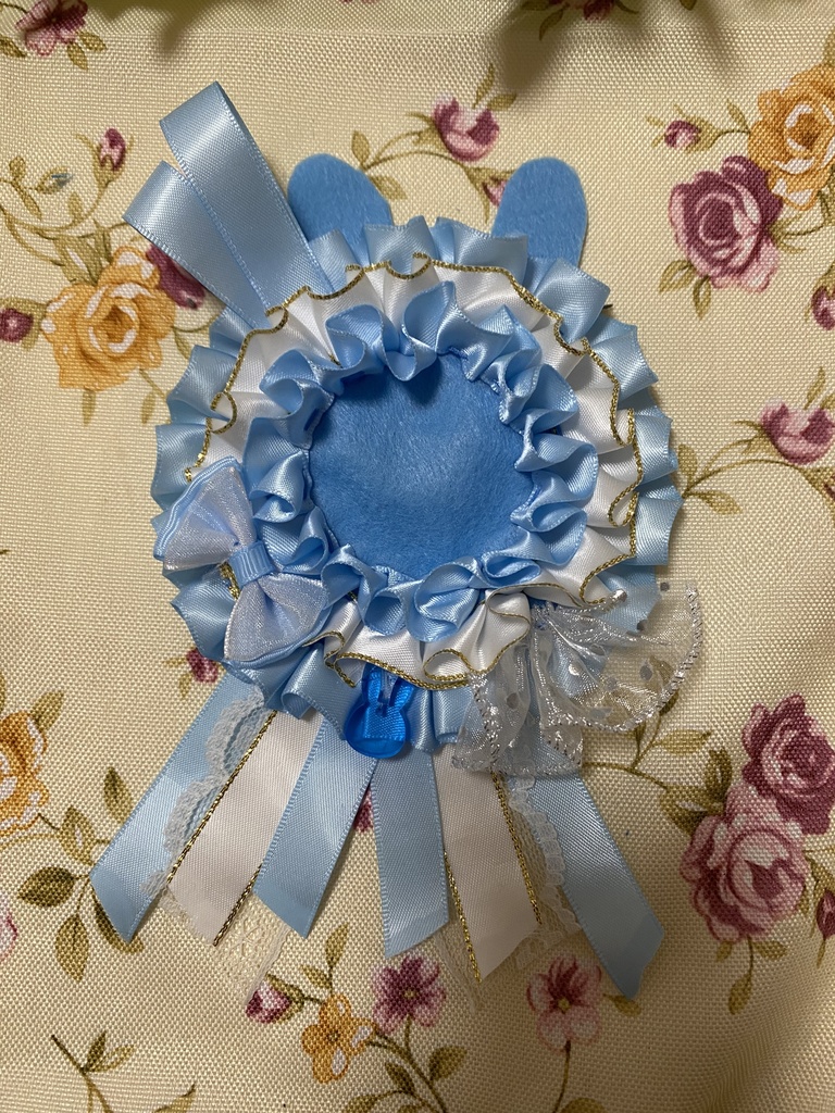 ウサミミロゼット 缶バッジ 水色