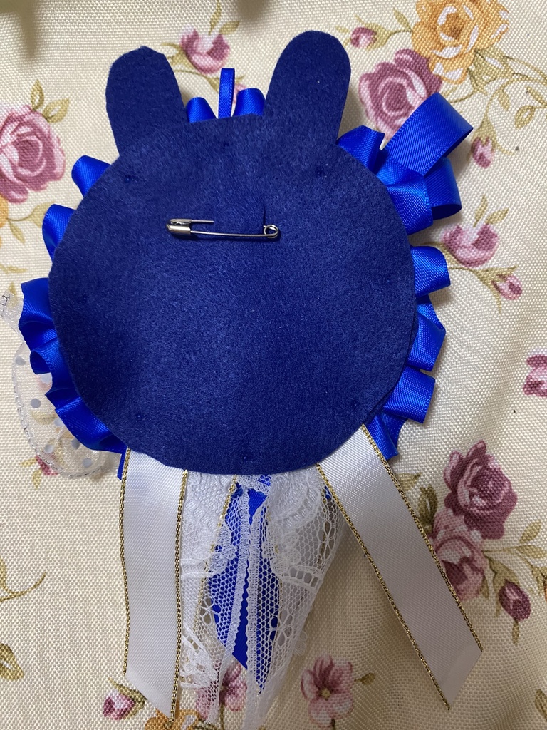 ウサミミロゼット 缶バッジ 青