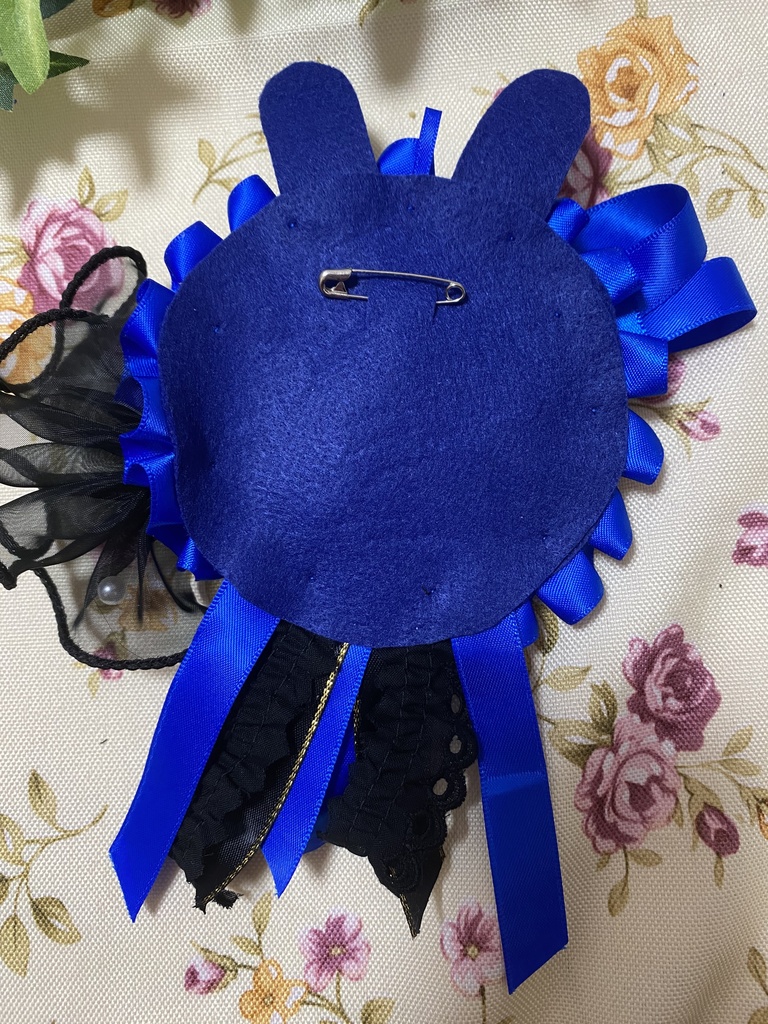 ウサミミロゼット 缶バッジ 青