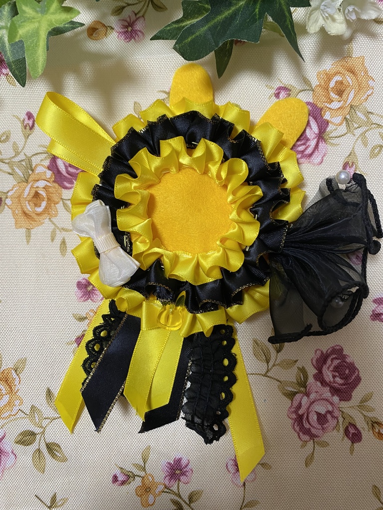 ウサミミロゼット 缶バッジ 黄色