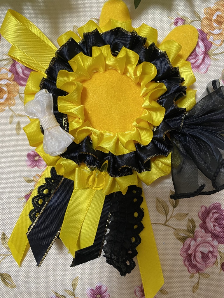 ウサミミロゼット 缶バッジ 黄色