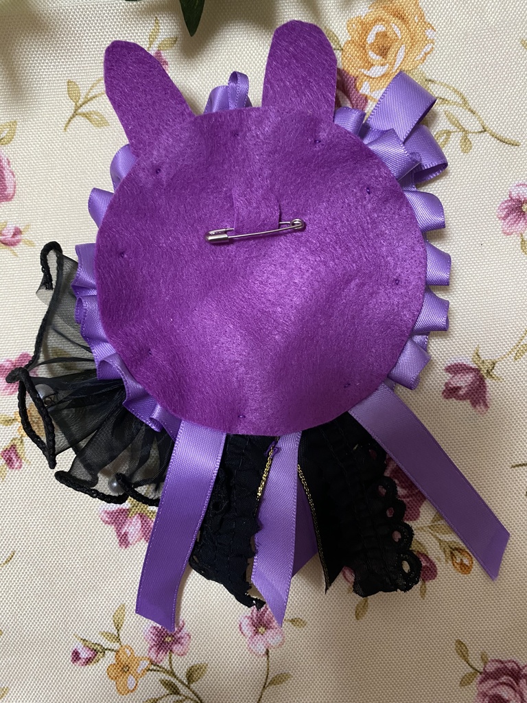 ウサミミロゼット 缶バッジ 紫