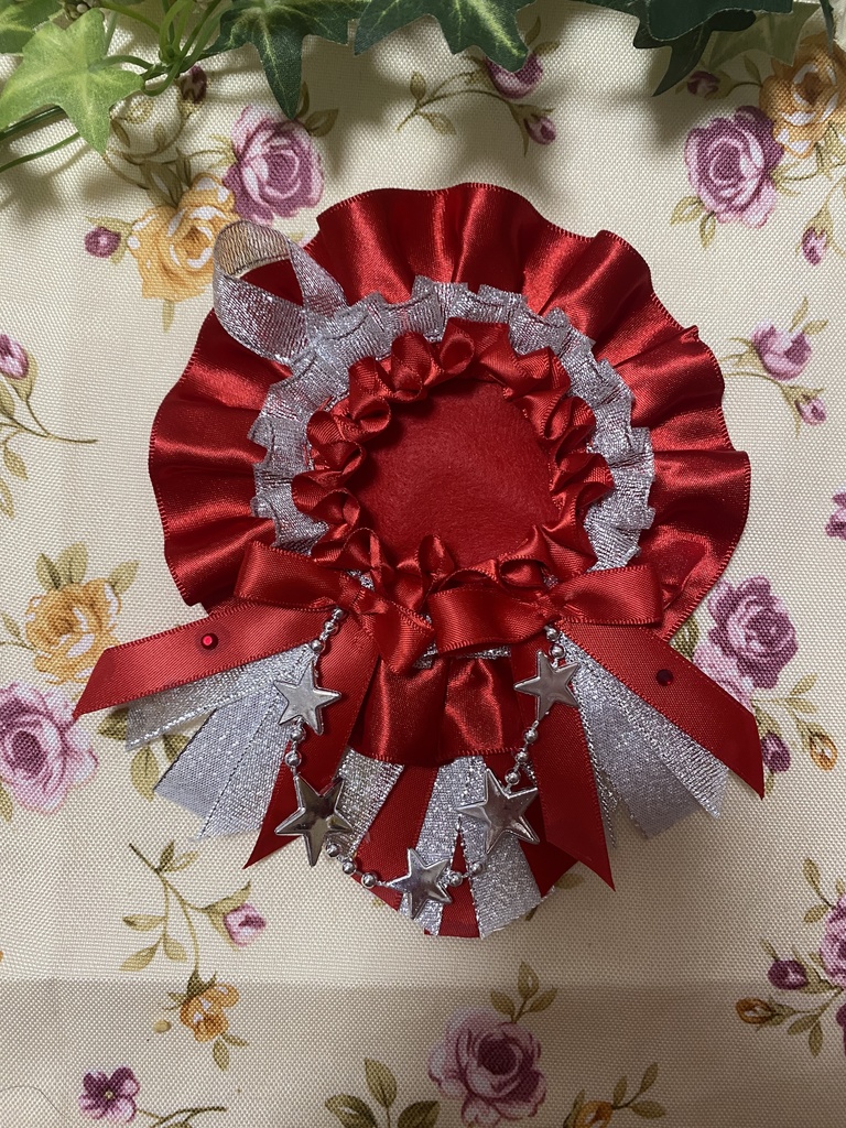 ダブルリボン ロゼット 缶バッジ 赤